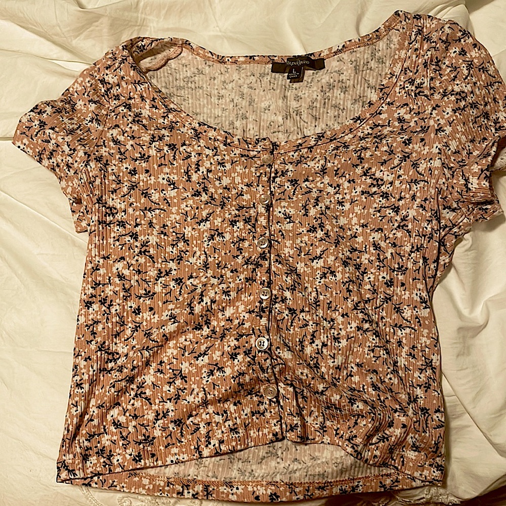 I’m selling a crop top with buttons and floral pattern